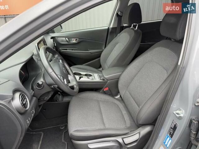 Серый Хендай Kona Electric, объемом двигателя 0 л и пробегом 40 тыс. км за 16900 $, фото 10 на Automoto.ua