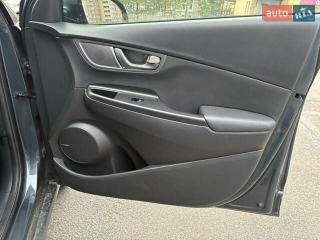 Серый Хендай Kona Electric, объемом двигателя 0 л и пробегом 117 тыс. км за 18800 $, фото 14 на Automoto.ua