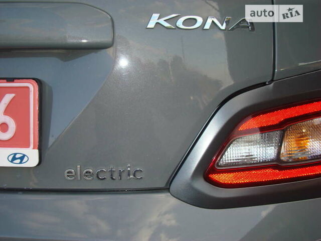 Серый Хендай Kona Electric, объемом двигателя 0 л и пробегом 92 тыс. км за 18300 $, фото 42 на Automoto.ua