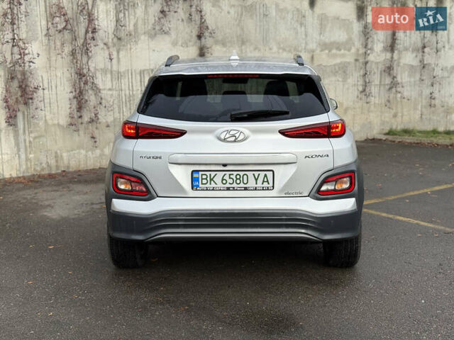 Серый Хендай Kona Electric, объемом двигателя 0 л и пробегом 26 тыс. км за 18850 $, фото 12 на Automoto.ua