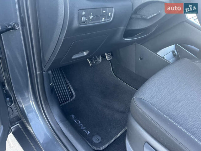 Сірий Хендай Kona Electric, об'ємом двигуна 0 л та пробігом 31 тис. км за 15500 $, фото 39 на Automoto.ua