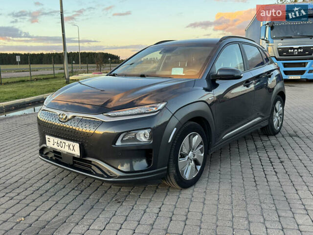 Сірий Хендай Kona Electric, об'ємом двигуна 0 л та пробігом 114 тис. км за 17999 $, фото 2 на Automoto.ua