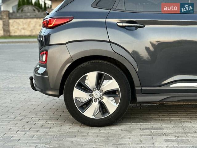 Серый Хендай Kona Electric, объемом двигателя 0 л и пробегом 159 тыс. км за 16900 $, фото 16 на Automoto.ua