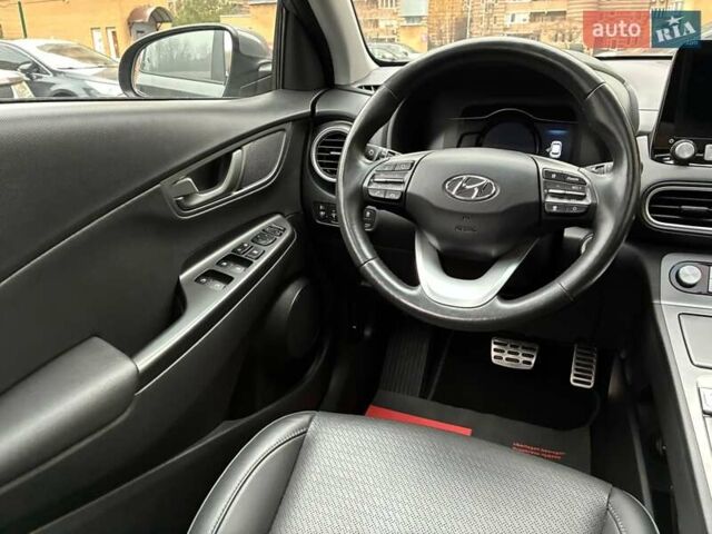 Серый Хендай Kona Electric, объемом двигателя 0 л и пробегом 78 тыс. км за 19500 $, фото 85 на Automoto.ua