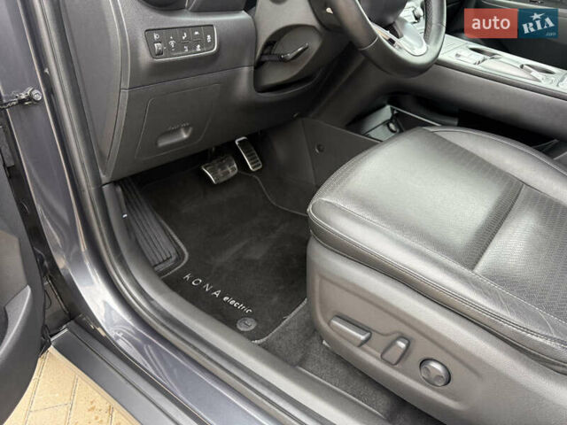 Серый Хендай Kona Electric, объемом двигателя 0 л и пробегом 52 тыс. км за 19000 $, фото 28 на Automoto.ua