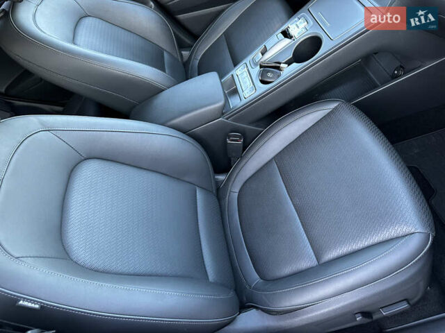 Серый Хендай Kona Electric, объемом двигателя 0 л и пробегом 109 тыс. км за 18450 $, фото 41 на Automoto.ua