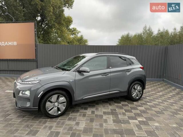 Серый Хендай Kona Electric, объемом двигателя 0 л и пробегом 40 тыс. км за 16900 $, фото 4 на Automoto.ua