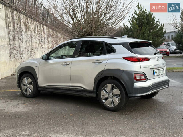 Серый Хендай Kona Electric, объемом двигателя 0 л и пробегом 26 тыс. км за 18850 $, фото 10 на Automoto.ua