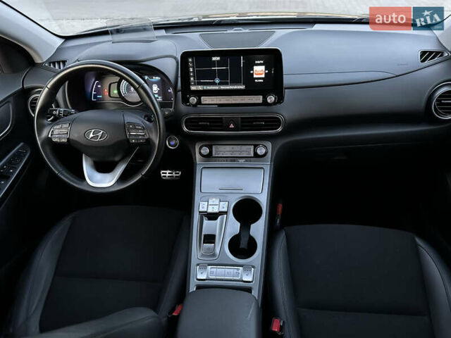 Серый Хендай Kona Electric, объемом двигателя 0 л и пробегом 159 тыс. км за 16900 $, фото 42 на Automoto.ua