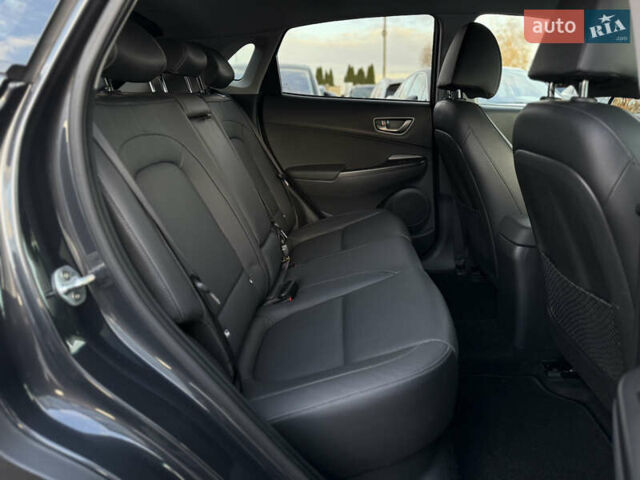 Серый Хендай Kona Electric, объемом двигателя 0 л и пробегом 36 тыс. км за 20700 $, фото 98 на Automoto.ua