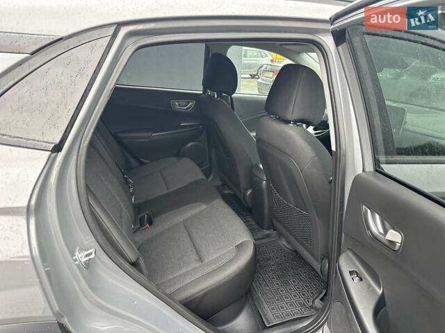 Серый Хендай Kona Electric, объемом двигателя 0 л и пробегом 158 тыс. км за 16300 $, фото 23 на Automoto.ua