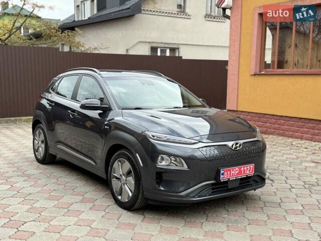 Серый Хендай Kona Electric, объемом двигателя 0 л и пробегом 106 тыс. км за 15999 $, фото 3 на Automoto.ua
