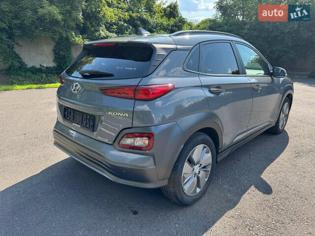 Серый Хендай Kona Electric, объемом двигателя 0 л и пробегом 44 тыс. км за 13400 $, фото 4 на Automoto.ua