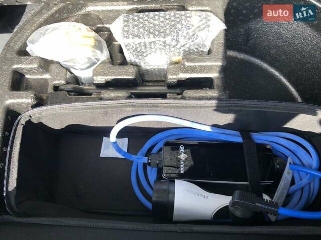 Серый Хендай Kona Electric, объемом двигателя 0 л и пробегом 135 тыс. км за 17100 $, фото 3 на Automoto.ua