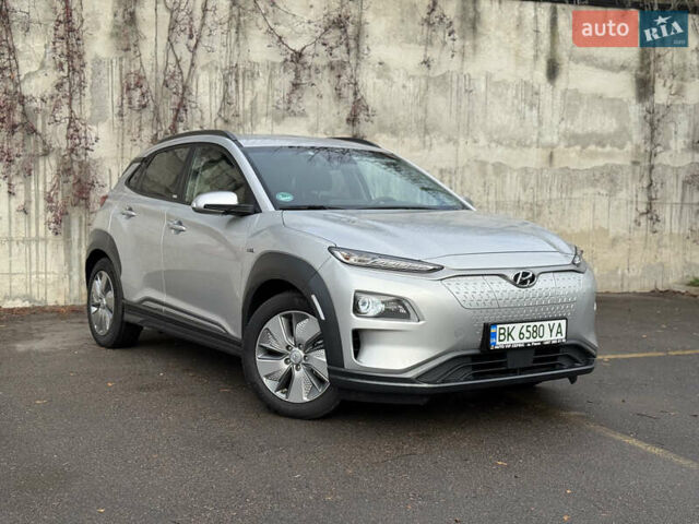 Серый Хендай Kona Electric, объемом двигателя 0 л и пробегом 26 тыс. км за 18850 $, фото 8 на Automoto.ua