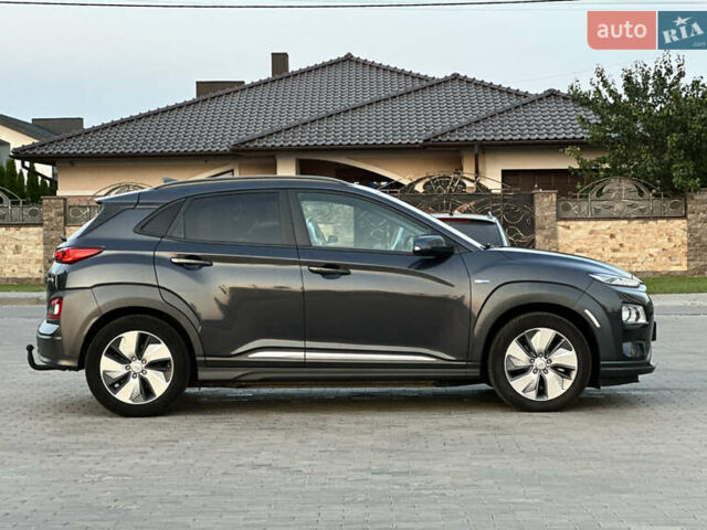 Серый Хендай Kona Electric, объемом двигателя 0 л и пробегом 159 тыс. км за 16900 $, фото 4 на Automoto.ua