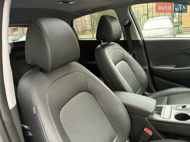 Серый Хендай Kona Electric, объемом двигателя 0 л и пробегом 78 тыс. км за 19500 $, фото 62 на Automoto.ua