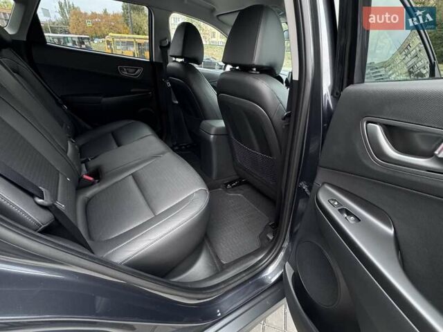 Сірий Хендай Kona Electric, об'ємом двигуна 0 л та пробігом 88 тис. км за 18700 $, фото 38 на Automoto.ua