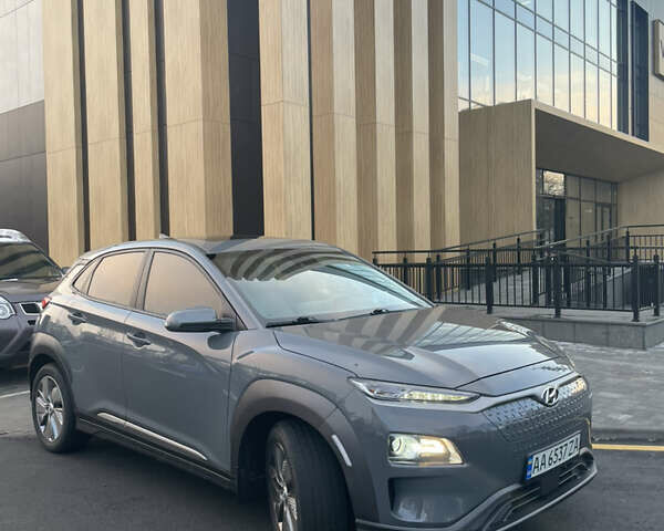 Серый Хендай Kona Electric, объемом двигателя 0 л и пробегом 81 тыс. км за 16099 $, фото 9 на Automoto.ua