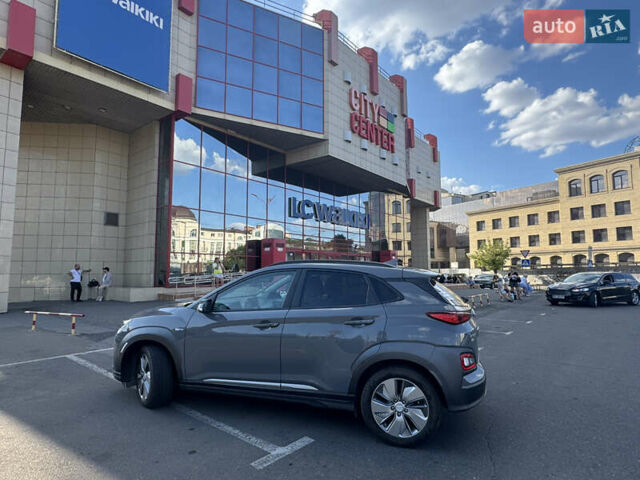 Серый Хендай Kona Electric, объемом двигателя 0 л и пробегом 135 тыс. км за 18999 $, фото 4 на Automoto.ua