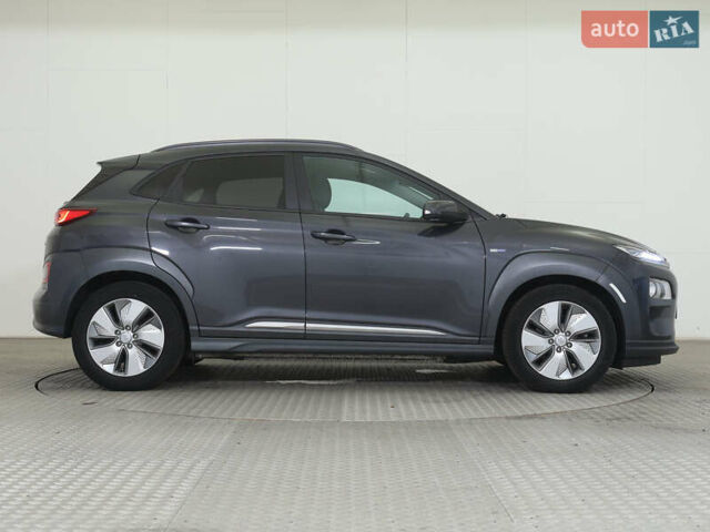 Серый Хендай Kona Electric, объемом двигателя 0 л и пробегом 155 тыс. км за 17400 $, фото 4 на Automoto.ua