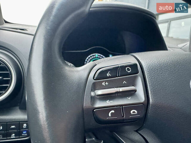 Сірий Хендай Kona Electric, об'ємом двигуна 0 л та пробігом 78 тис. км за 18900 $, фото 49 на Automoto.ua