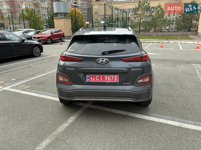 Серый Хендай Kona Electric, объемом двигателя 0 л и пробегом 117 тыс. км за 18800 $, фото 6 на Automoto.ua