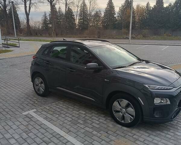 Серый Хендай Kona Electric, объемом двигателя 0 л и пробегом 80 тыс. км за 17300 $, фото 7 на Automoto.ua