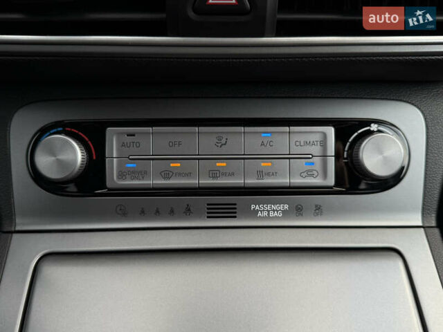 Серый Хендай Kona Electric, объемом двигателя 0 л и пробегом 36 тыс. км за 20700 $, фото 70 на Automoto.ua