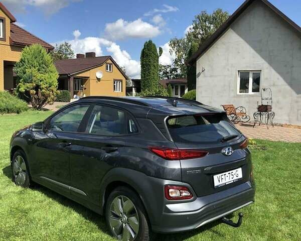 Серый Хендай Kona Electric, объемом двигателя 0 л и пробегом 135 тыс. км за 17100 $, фото 4 на Automoto.ua