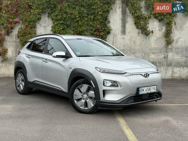 Серый Хендай Kona Electric, объемом двигателя 0 л и пробегом 26 тыс. км за 18850 $, фото 10 на Automoto.ua