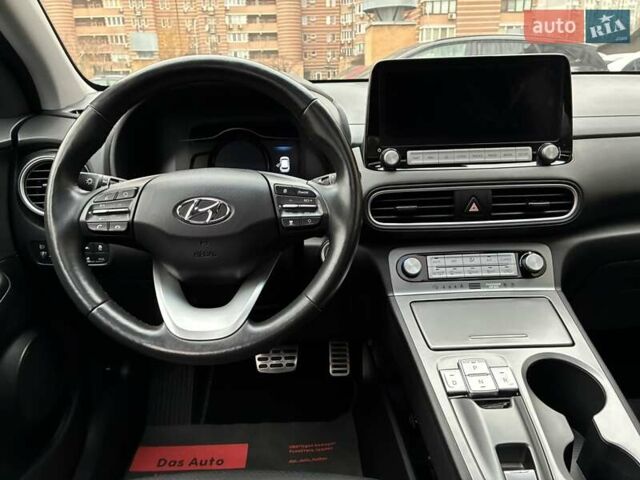 Серый Хендай Kona Electric, объемом двигателя 0 л и пробегом 78 тыс. км за 19500 $, фото 84 на Automoto.ua