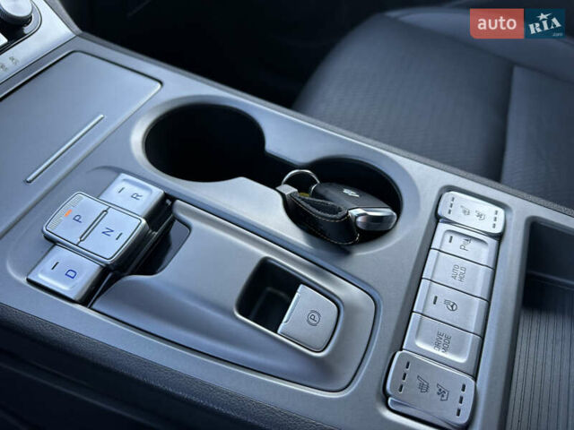 Серый Хендай Kona Electric, объемом двигателя 0 л и пробегом 109 тыс. км за 18450 $, фото 31 на Automoto.ua