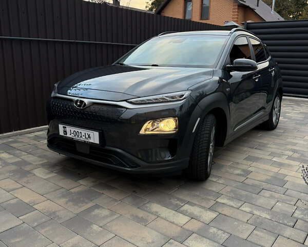 Серый Хендай Kona Electric, объемом двигателя 0 л и пробегом 125 тыс. км за 16900 $, фото 1 на Automoto.ua