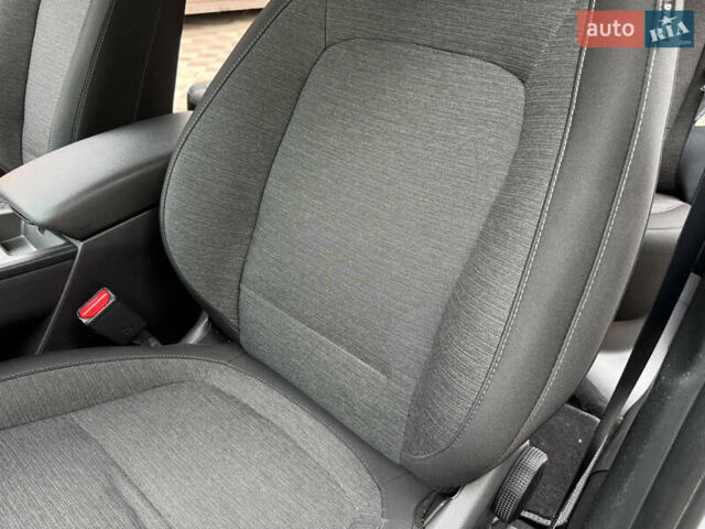 Серый Хендай Kona Electric, объемом двигателя 0 л и пробегом 106 тыс. км за 15999 $, фото 25 на Automoto.ua