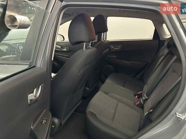 Серый Хендай Kona Electric, объемом двигателя 0 л и пробегом 39 тыс. км за 16900 $, фото 1 на Automoto.ua