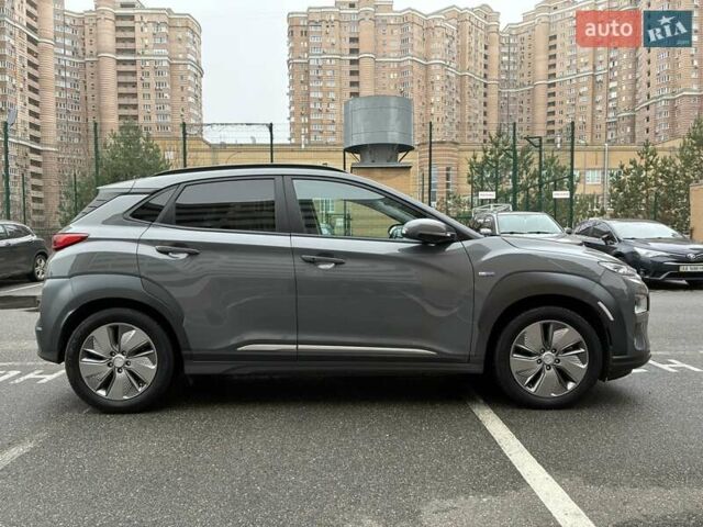 Серый Хендай Kona Electric, объемом двигателя 0 л и пробегом 78 тыс. км за 19500 $, фото 6 на Automoto.ua