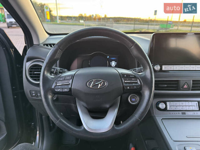 Сірий Хендай Kona Electric, об'ємом двигуна 0 л та пробігом 114 тис. км за 17999 $, фото 27 на Automoto.ua