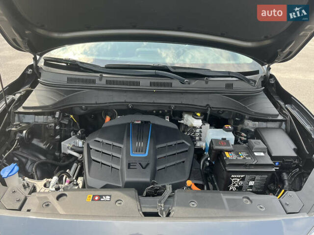 Серый Хендай Kona Electric, объемом двигателя 0 л и пробегом 49 тыс. км за 14900 $, фото 57 на Automoto.ua