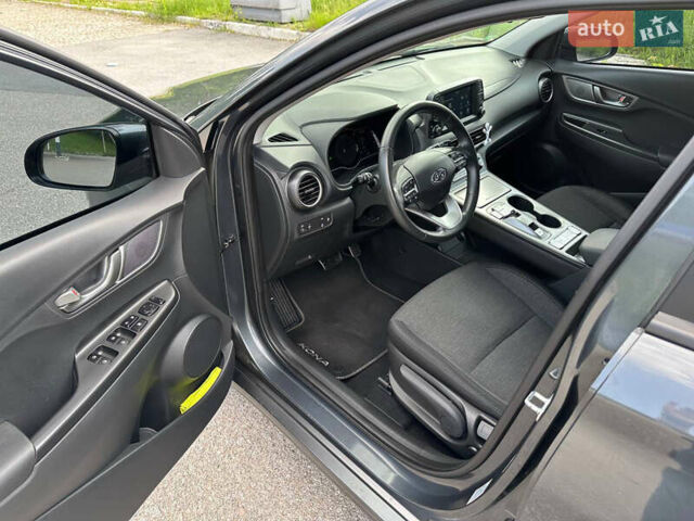 Сірий Хендай Kona Electric, об'ємом двигуна 0 л та пробігом 79 тис. км за 15200 $, фото 9 на Automoto.ua