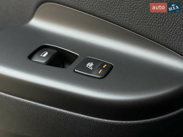 Серый Хендай Kona Electric, объемом двигателя 0 л и пробегом 36 тыс. км за 20700 $, фото 88 на Automoto.ua