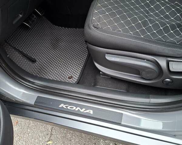 Серый Хендай Kona Electric, объемом двигателя 0 л и пробегом 87 тыс. км за 15200 $, фото 26 на Automoto.ua