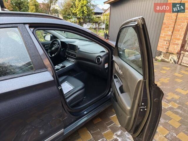 Серый Хендай Kona Electric, объемом двигателя 0 л и пробегом 121 тыс. км за 16000 $, фото 20 на Automoto.ua