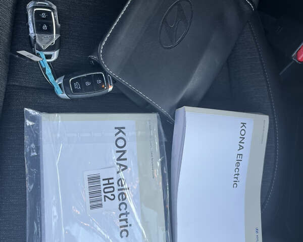 Сірий Хендай Kona Electric, об'ємом двигуна 0 л та пробігом 31 тис. км за 15500 $, фото 12 на Automoto.ua