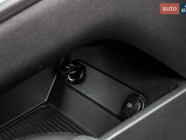 Сірий Хендай Kona Electric, об'ємом двигуна 0 л та пробігом 26 тис. км за 16300 $, фото 53 на Automoto.ua