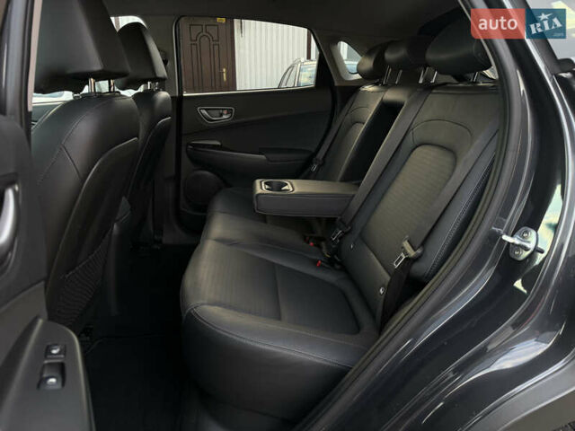 Серый Хендай Kona Electric, объемом двигателя 0 л и пробегом 36 тыс. км за 20700 $, фото 90 на Automoto.ua