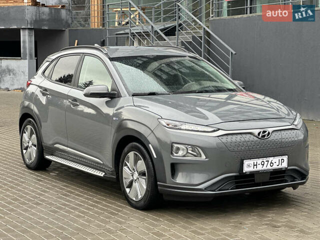 Серый Хендай Kona Electric, объемом двигателя 0 л и пробегом 158 тыс. км за 16300 $, фото 2 на Automoto.ua