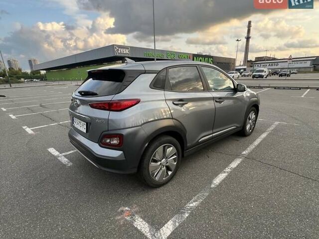 Сірий Хендай Kona Electric, об'ємом двигуна 0 л та пробігом 28 тис. км за 17200 $, фото 3 на Automoto.ua