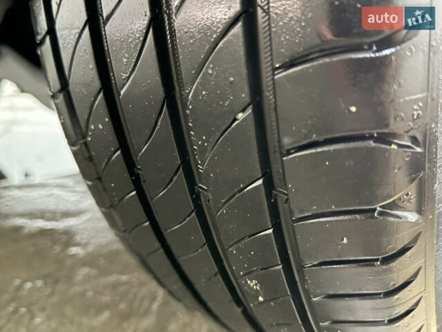 Серый Хендай Kona Electric, объемом двигателя 0 л и пробегом 36 тыс. км за 20700 $, фото 32 на Automoto.ua