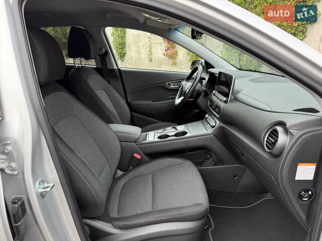 Серый Хендай Kona Electric, объемом двигателя 0 л и пробегом 26 тыс. км за 18850 $, фото 36 на Automoto.ua